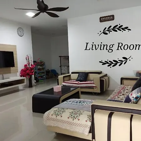 Sakura Homestay 4 Bedrooms 14Pax- Eaton Hills Padang Kerbau Miri Exterior photo