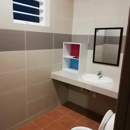 Sakura Homestay 4 Bedrooms 14Pax- Eaton Hills Padang Kerbau Miri Exterior photo