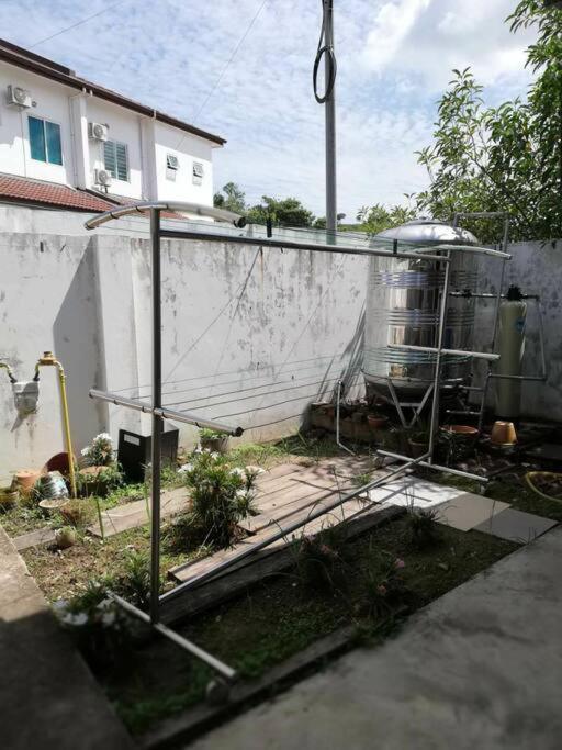 Sakura 4 Bedrooms 14pax- Eaton Hills Padang Kerbau * Miri