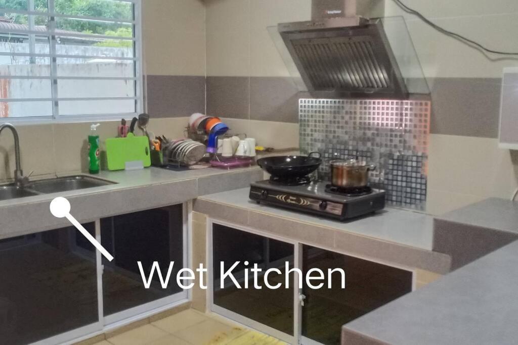Sakura 4 Bedrooms 14pax- Eaton Hills Padang Kerbau Holiday home *
